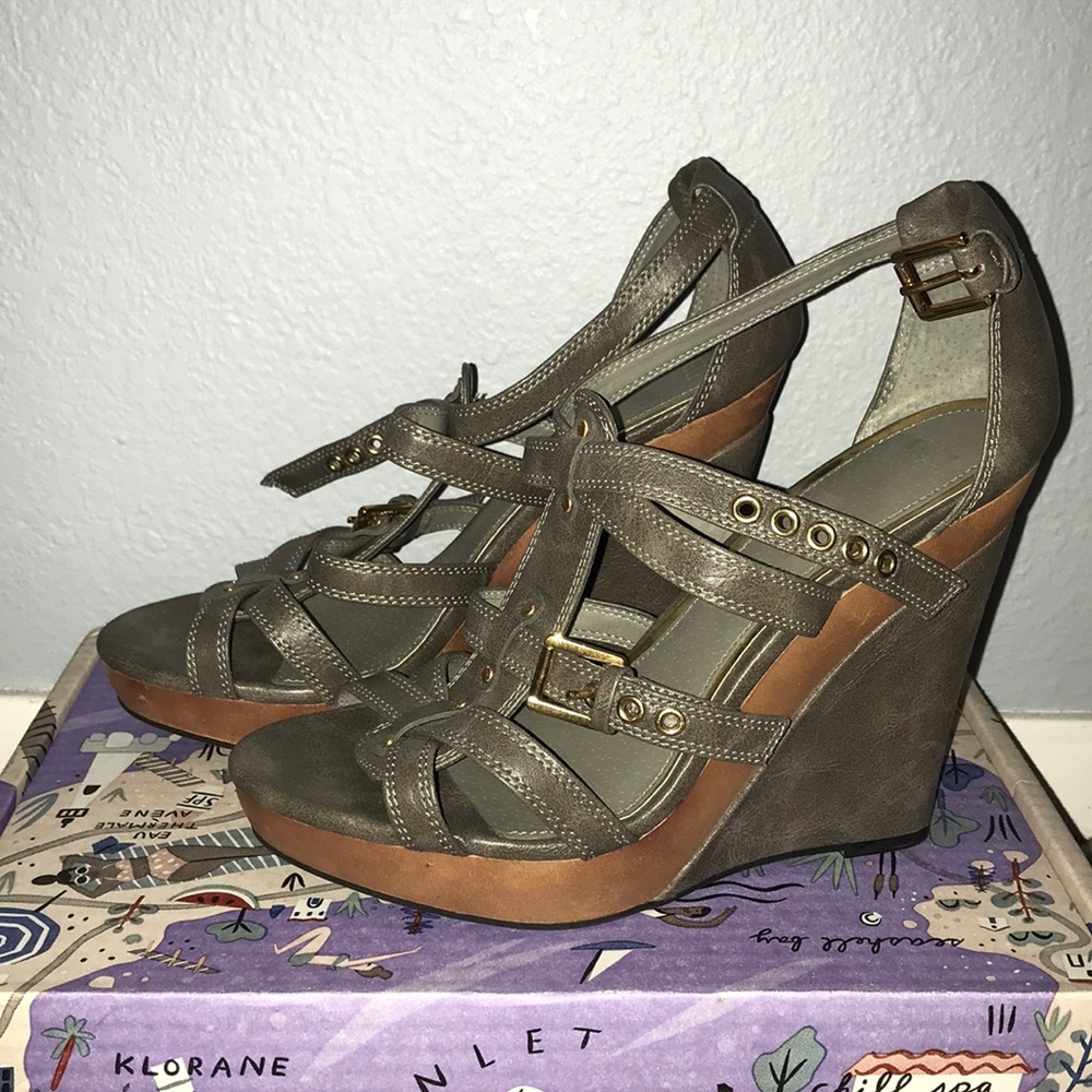 ELLE strappy wedges!
